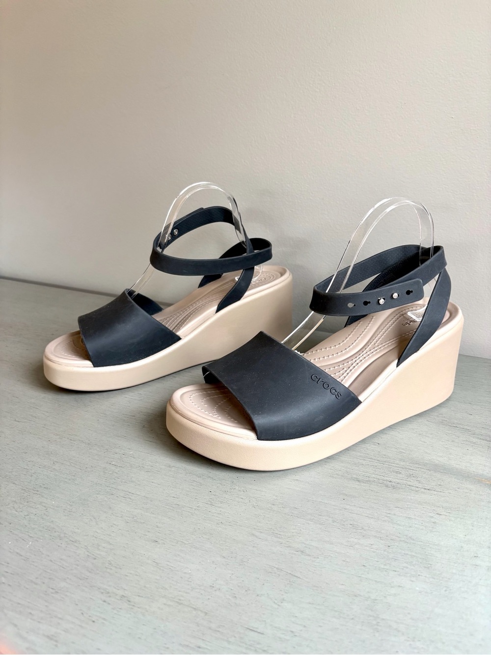 Crocs Brooklyn Ankle Strap Wedge Sandal Black Tan Women Size 11 NEW Summer - Picture 6 of 16